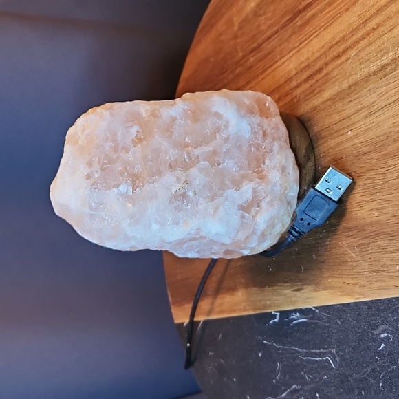Salt Light Color changing! .Small USB plug It Rotates through multiple colors. - Picture 2 of 7